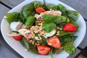 salate usoare cu spanac si branza de capra